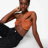 Trendyol Pletený Textúrovaný Bustier s Dlaždicovým Vzorom