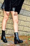 Dámske čierne topánky Fox Shoes na hrubom podpätku na každodenné nosenie