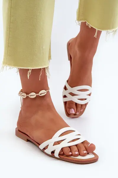 Boto Dámske sandále z ekokože na plochej podrážke biele Moldela