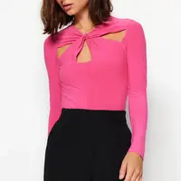 Trendyol Fuchsia Body s Výrezmi a Zhromaždenými Detailmi, Priliehavý Body s Flexibilnými Patentkami