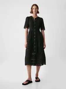 GAP Krajkové midi šaty - Dámské