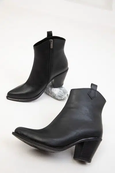 Soho Black Women's Boots & Bootie 19779