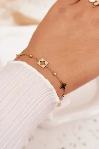 Náramek z nerezavějící oceli s přívěsky