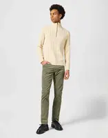 Pánské manšestráky WRANGLER 112358038 TEXAS SLIM DUSTY OLIVE Velikost: 32/34