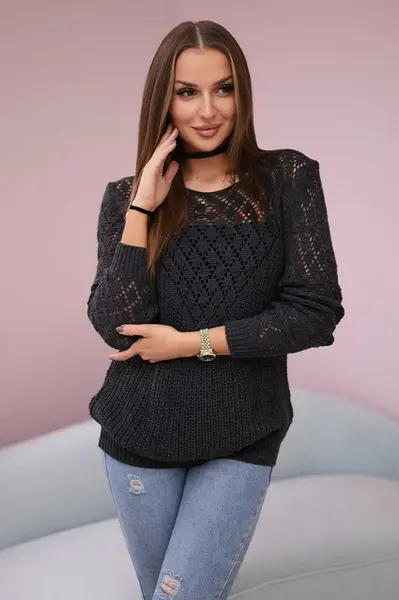 Prolamovaný svetr z grafitu