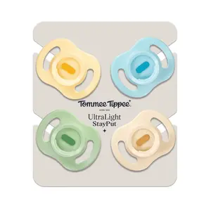 Tommee Tippee Silikonový Dudlík Ultralight Boy 0–⁠⁠⁠⁠⁠⁠6m 4 ks