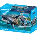 Pirát so žralokom obrovským