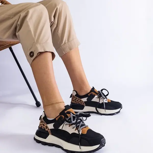 Gemre Black sneakers adorned with animal motif Soria