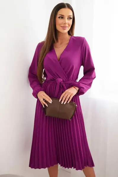 Fialové plisované šaty s vázáním
