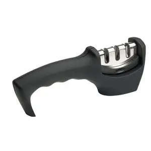 Justinus BROUSEK NA NOŽE