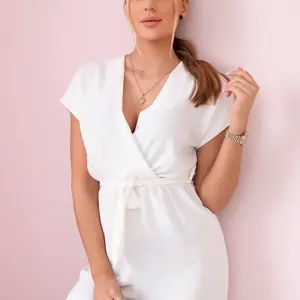 Short jumpsuit with a tie at the ecru waist