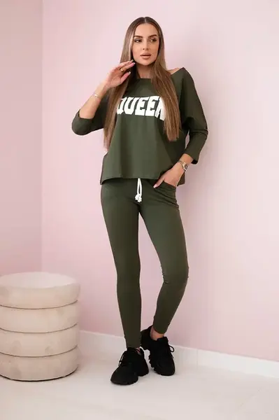 Set with khaki queen print