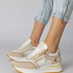 marka niezdefiniowana White sneakers with gold detail and studs Urlana