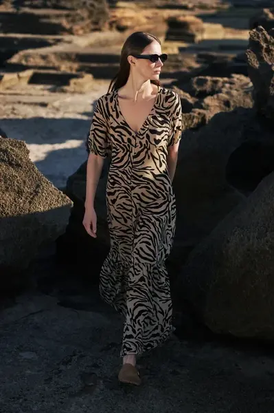 Dámské maxi šaty MOODO vzorované - béžová