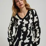 Patterned shirt with V-neck