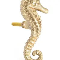 Nábytková rukojeť Doing Goods Pippa Seahorse Knob žlutá barva