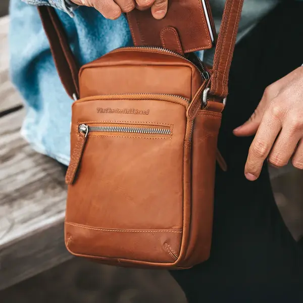 Pánska kožená taška cez rameno The Chesterfield Brand Vigo - koňak