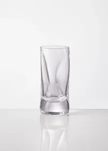 Pomačkaná sklenice na vodu - Lukáš Houdek