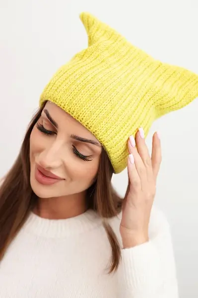 Kesi Dámská zimní čepice s vlnou v kočičím střihu z pruhované pleteniny K419 kiwi