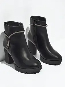 Dámské kotníkové kozačky na podpatku