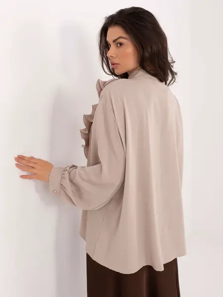 Béžová halenka s volány