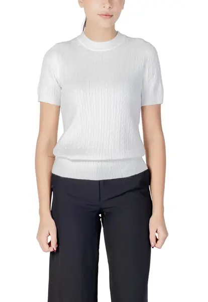 Bílé triko s krátkým rukávem