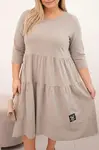 Plus size šaty s volány a ohrnovacími rukávy