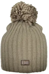 Pletená čepice s bambulí