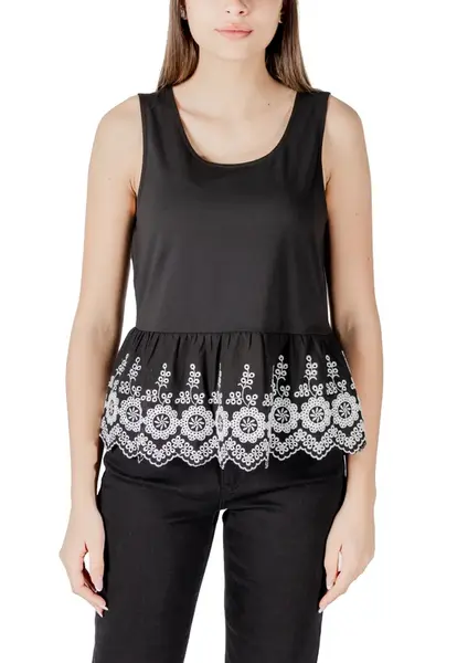 Černý top s krajkou Ichi
