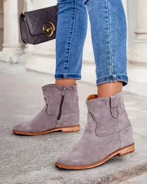 Resti cowboy-style boots on a covered wedge Patorias