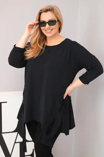 Plus size dámska blúzka s asymetrickým spodkom