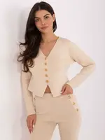 Svetlý béžový komplet so zlatými gombíkmi