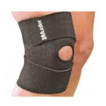 MUELLER Compact Knee Support Bandáž na koleno 1 kus