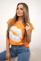 Halenka s oranžovým potiskem rtů