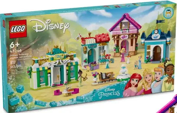 LEGO Disney - Dobrodružství s Disney princeznami na trhu (43246)