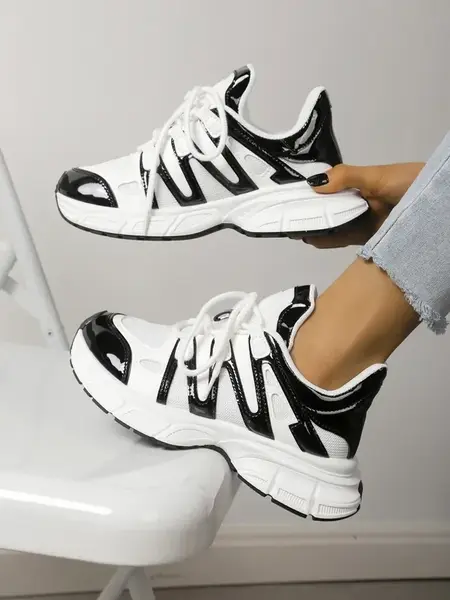 Resti Women's sporty sneakers on a thicker sole Loness