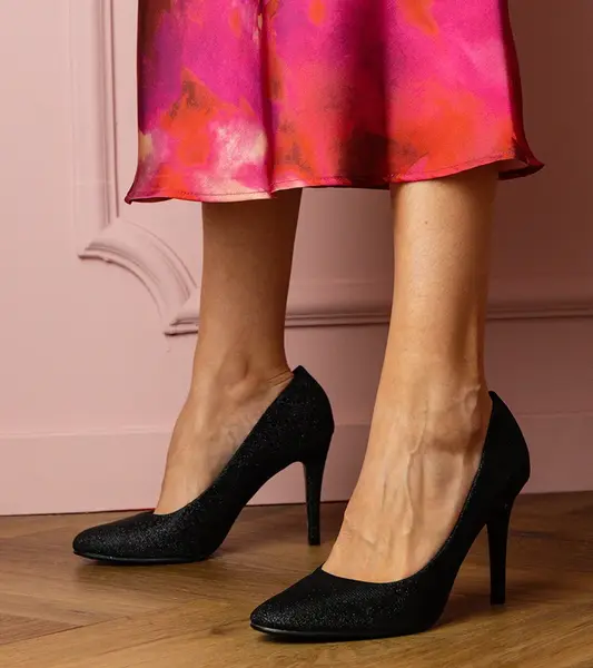 Gemre Čierne lodičky na ihlovom opätku s trblietavým povrchom Ursana