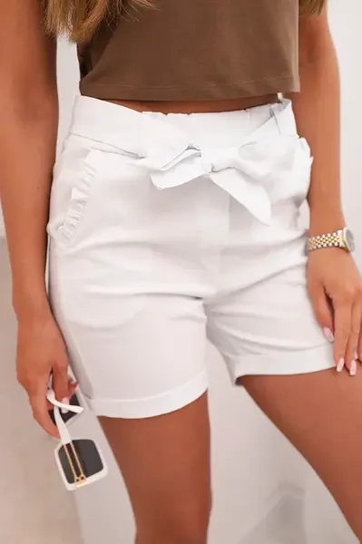 Kesi Włoski Dámske šortky s mašľou a volánmi biely