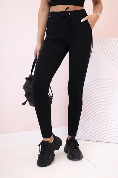 Kesi Dámske teplákové nohavice s lampasom a viazaním v páse čierne