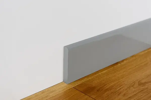 Podlahová lišta MDF FOGE LB1 100 šedá  lesk