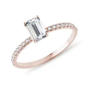 Prsten s emerald diamantem v růžovém zlatě KLENOTA