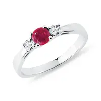 Rubínový prsteň z bieleho zlata s diamantmi KLENOTA