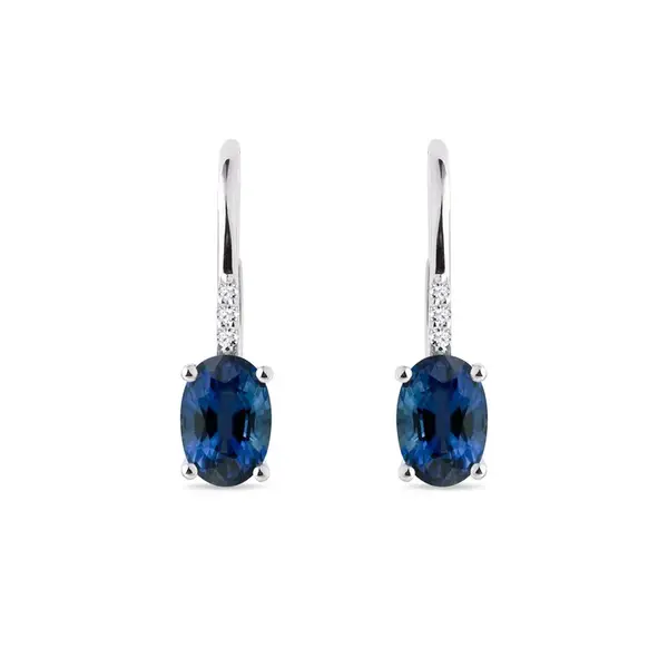 Visiace náušnice z bieleho zlata so zafírmi a diamantmi KLENOTA