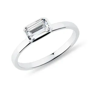 Prsten z bílého zlata s emerald diamantem KLENOTA