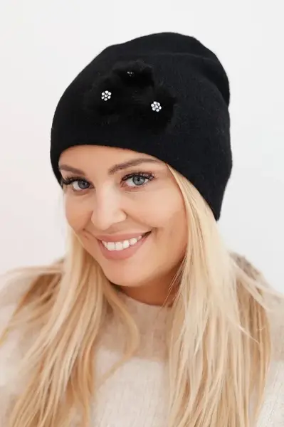 Kesi Dámská čepice s ozdobnými chlupatými květinami elegantní černá