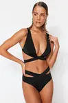 Trendyol čierny trojuholník vystrihnutý von / okno vysoký pás s vysokými nohami bikiny