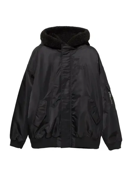 Pull&Bear Prechodná bunda  čierna