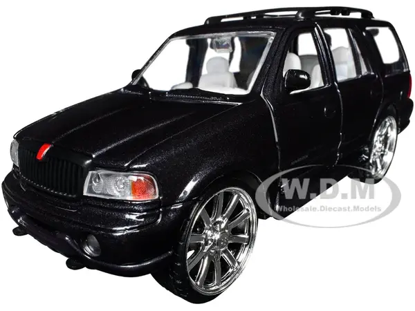 1998 Lincoln Navigator Black Metallic with White Interior "Maxx Design" "American Classics" Series 1/24 Diecast Model Car by Motormax