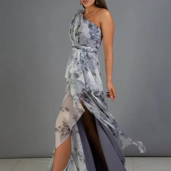 Carmen Indigo tištěné dlouhé večerní šaty s jedním rukávem a rozparkem