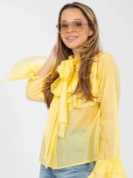 Žlutá halenka s volány